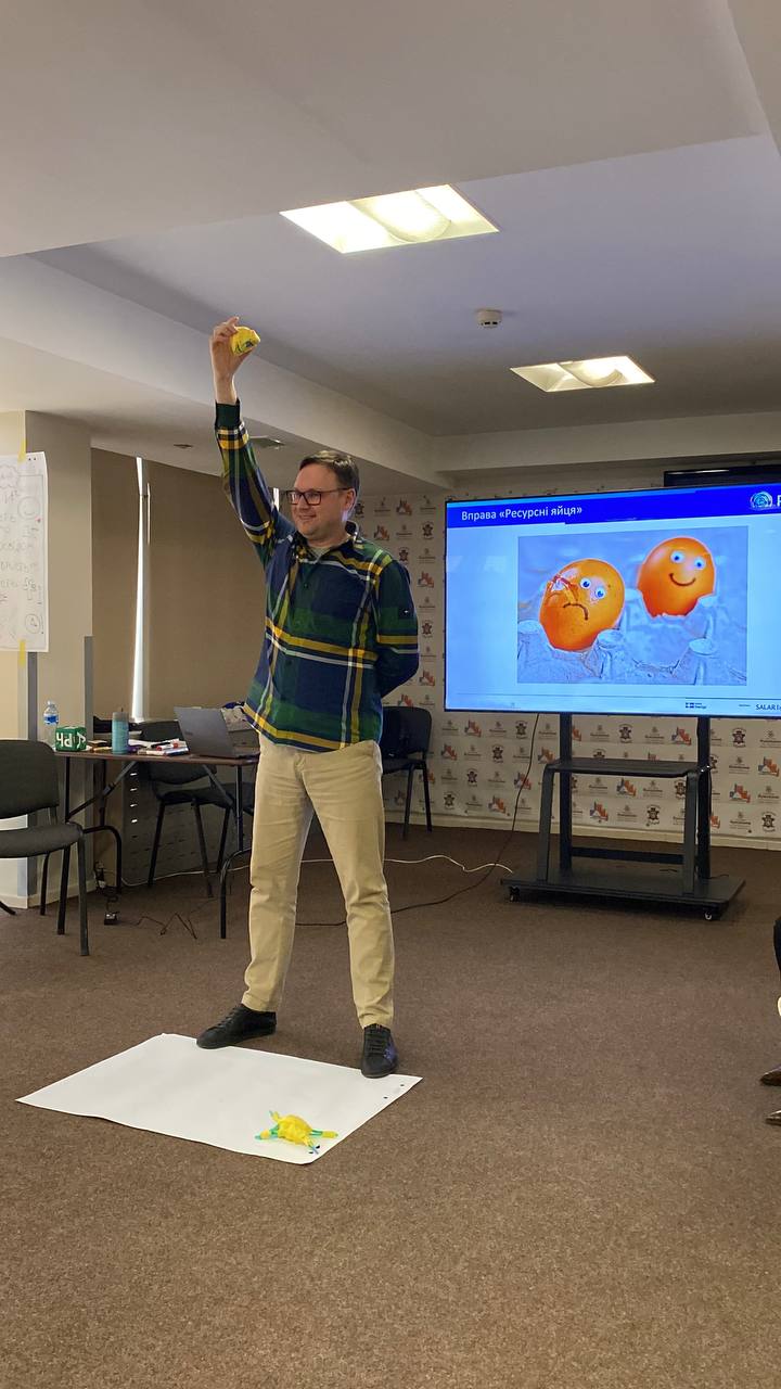 Працівників ЦНАП Буковини навчали емоційної стійкості та профілактики вигорання